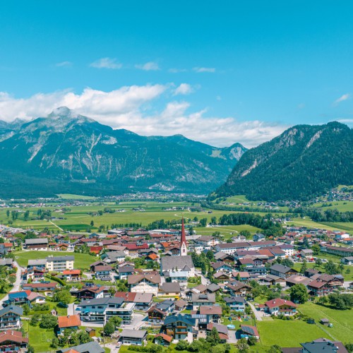 Fügen dorp in de zomer